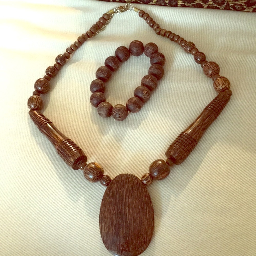 Versona beaded necklace and bracelet